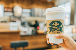 ダイエット中でもスターバックスが飲みたい！ラテのカロリーを半分以下にする裏技